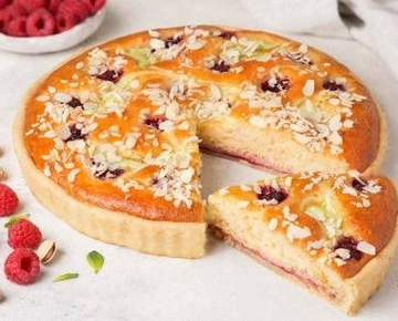 Пирог с фисташкой и малиной
